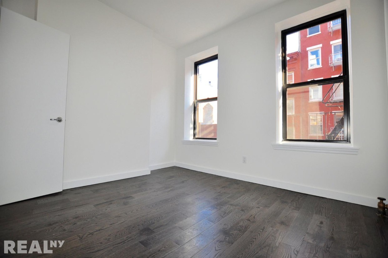 Primary Photo - 139 Mulberry St