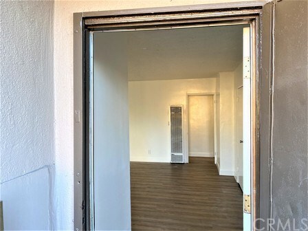 Building Photo - 1017 W 95th St