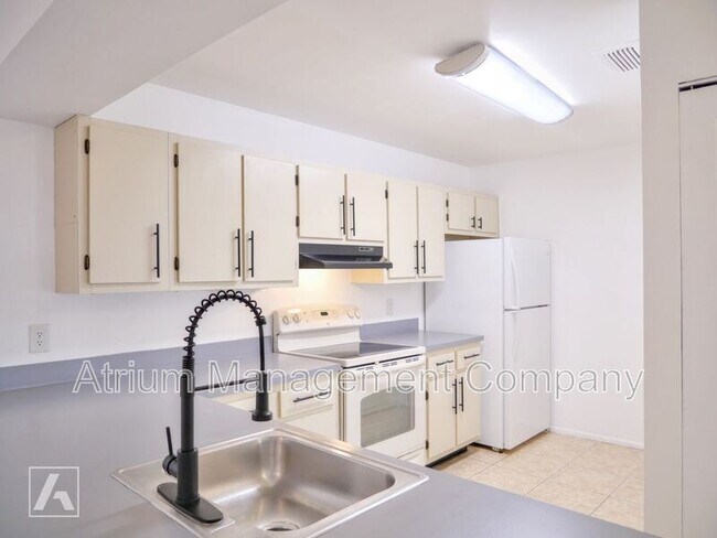 Foto del edificio - 630 Kenwick Cir