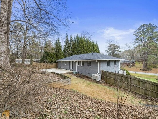Building Photo - 1008 Woodward Cir SW