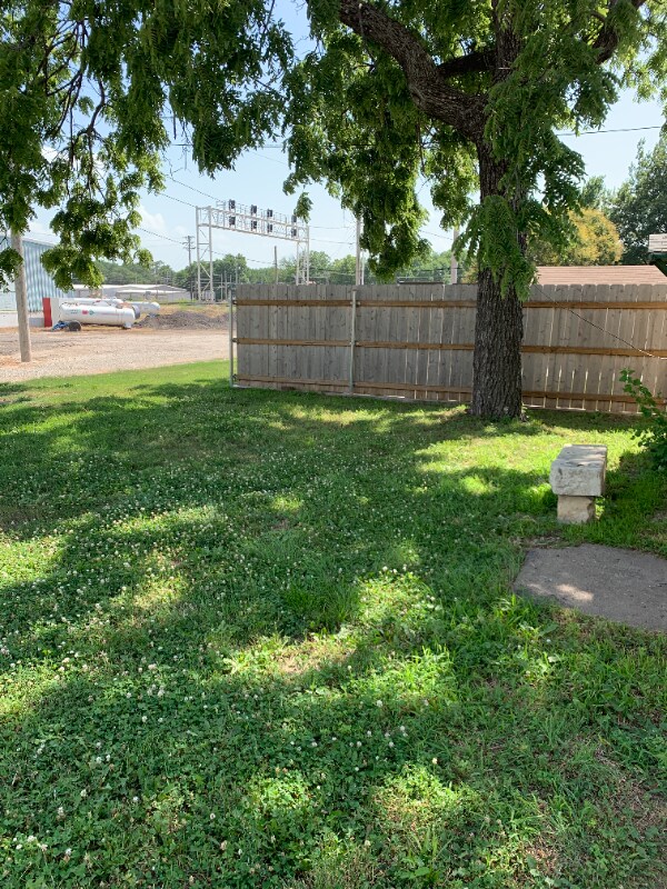 Foto del edificio - 110 1/2 W Main St