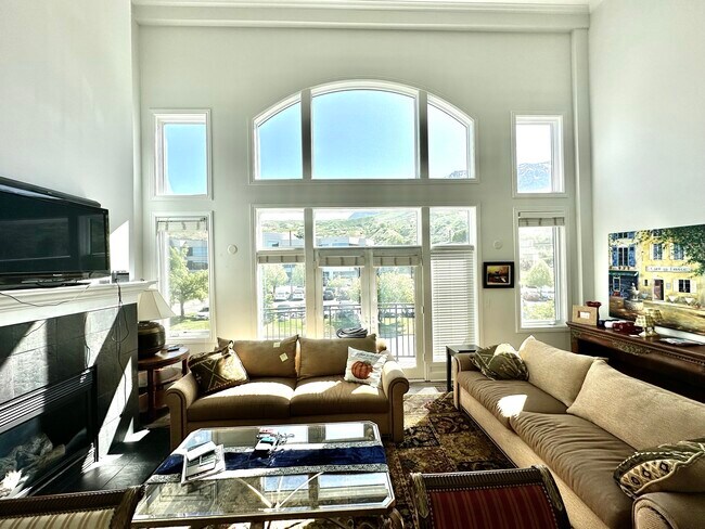 Foto del edificio - 5097 Edgewood Dr