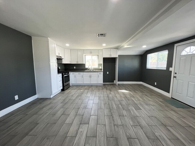 Building Photo - Completely remodeled home