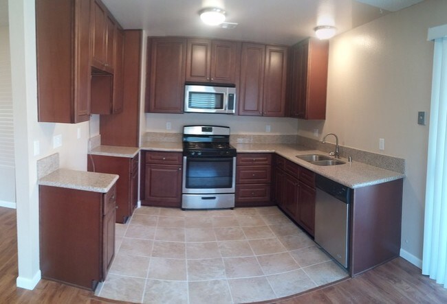 Foto del edificio - 4221 Kingsbury Pl
