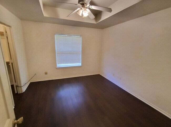 Foto del edificio - Beautiful 3-Bedroom, 2-Bath Home with Attached Garage and Prime Location