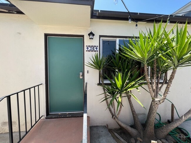 Building Photo - Beautiful, Bright Normal Heights cottage!