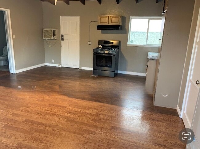 Foto del edificio - 5730 Willowcrest Ave