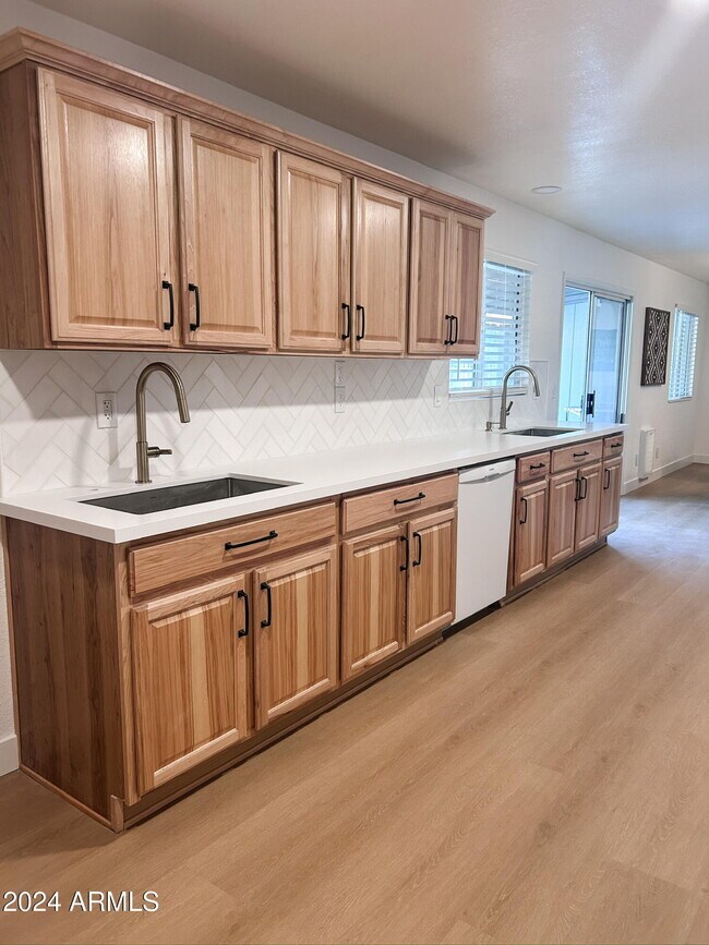 Foto del edificio - 1126 W Oxford Dr