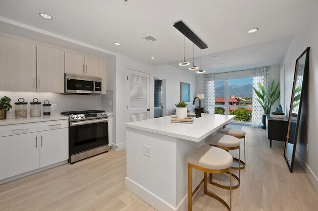 Interior Photo - Begonia Place