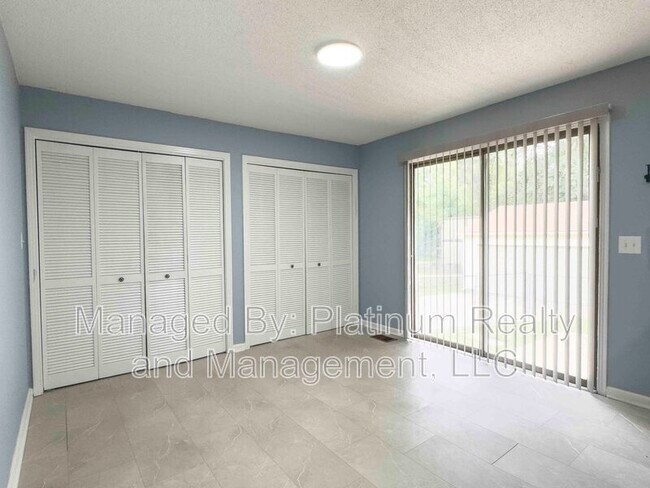 Foto del edificio - 319 Mills Dr