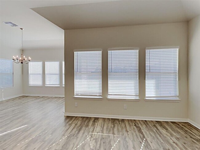 Foto del edificio - 14090 Waukegan Way S