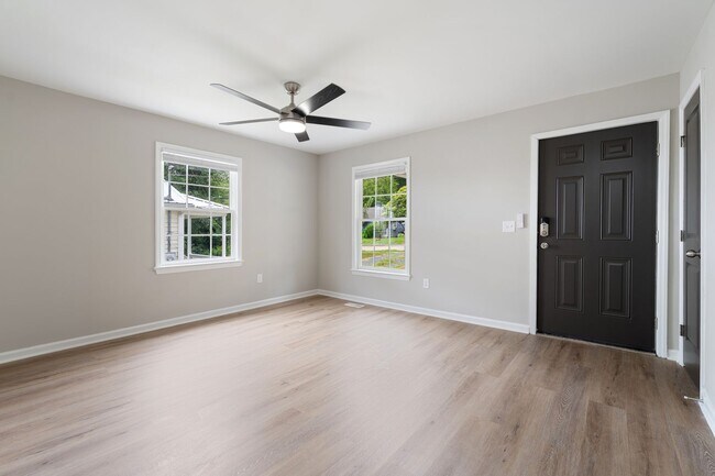 Foto del edificio - Freshly Updated 3 Bed, 2 Bath Home in Prim...
