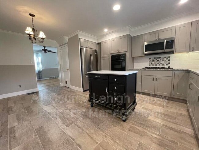 Foto del edificio - 457 Willow Rd