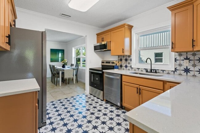 Building Photo - 62 Coquina Ave