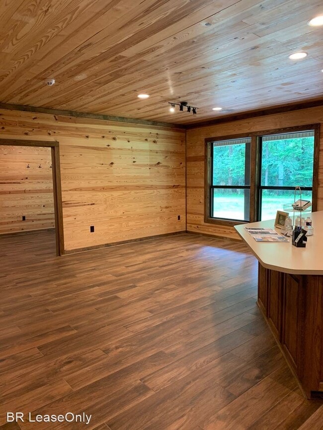 Building Photo - 4 br, 3.5 bath House - 11093 Gurney Rd