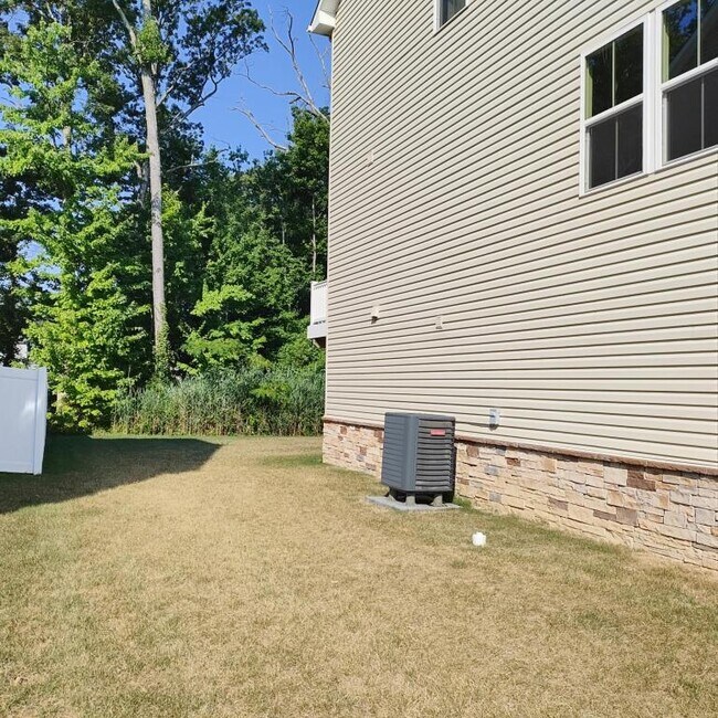 Building Photo - 556 Katherine Avenue
