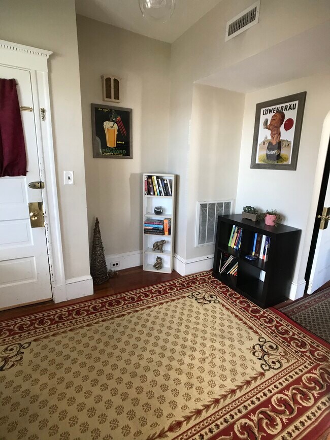 Foto del edificio - 7 University Ave