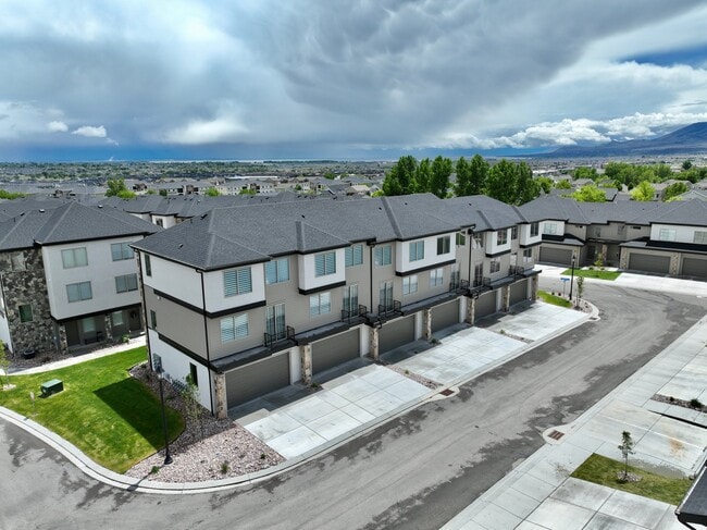Building Photo - 2064 N Harvest Vlg Ln