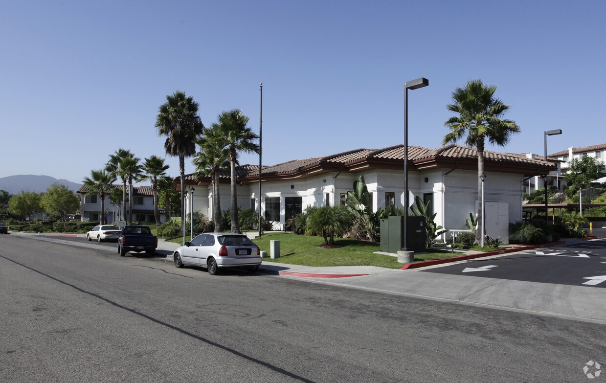 Foto del edificio - Firebird Manor