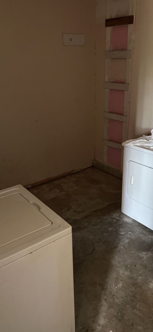 Foto del edificio - 4 bedroom, 1 bathroom house! HOUSING ACCEP...