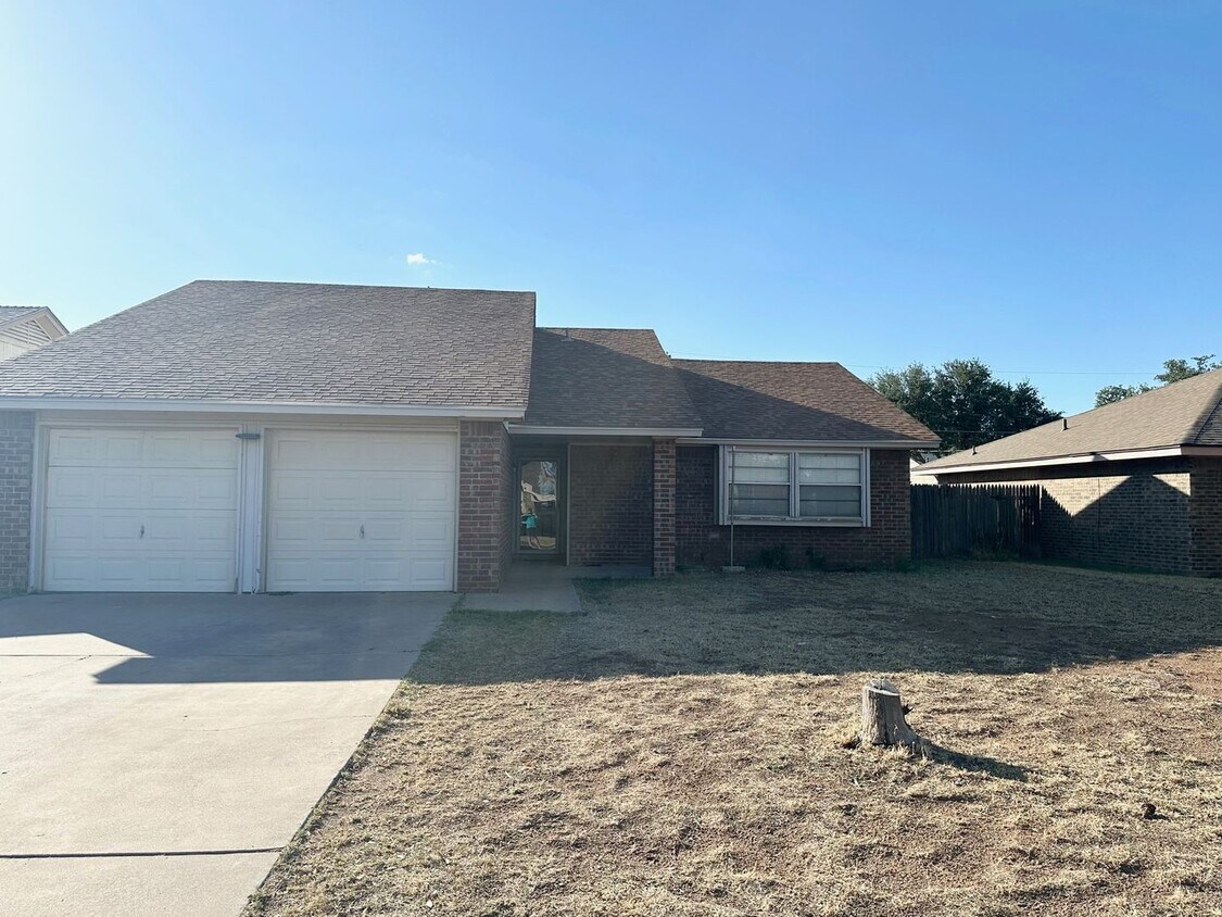 Foto principal - 3 Bed 2 Bath Ready to Rent ASAP