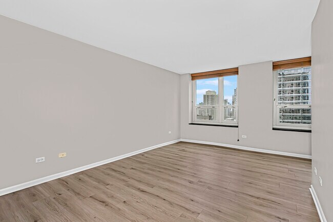 Building Photo - 345 N La Salle Dr