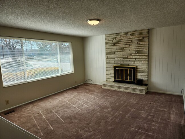 Foto del edificio - Great 4 Bd 2 Ba Home in Taylorsville