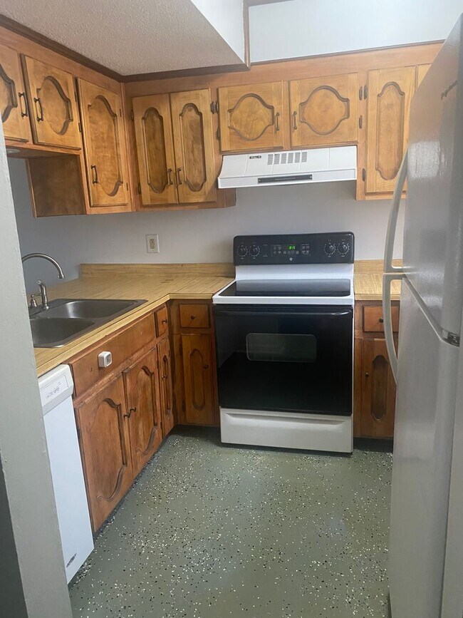 Building Photo - Anthony Circle Townhomes, Enterprise, AL