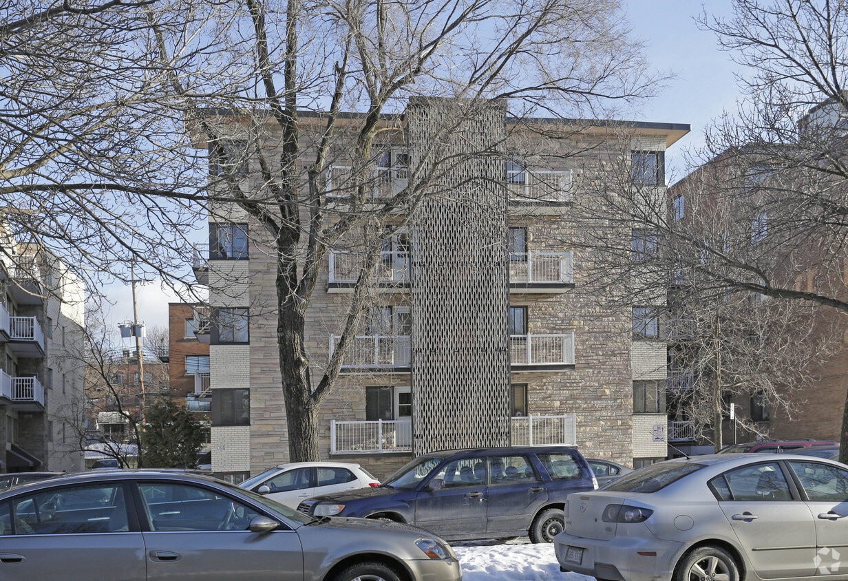 Building Photo - 3550 Av Linton