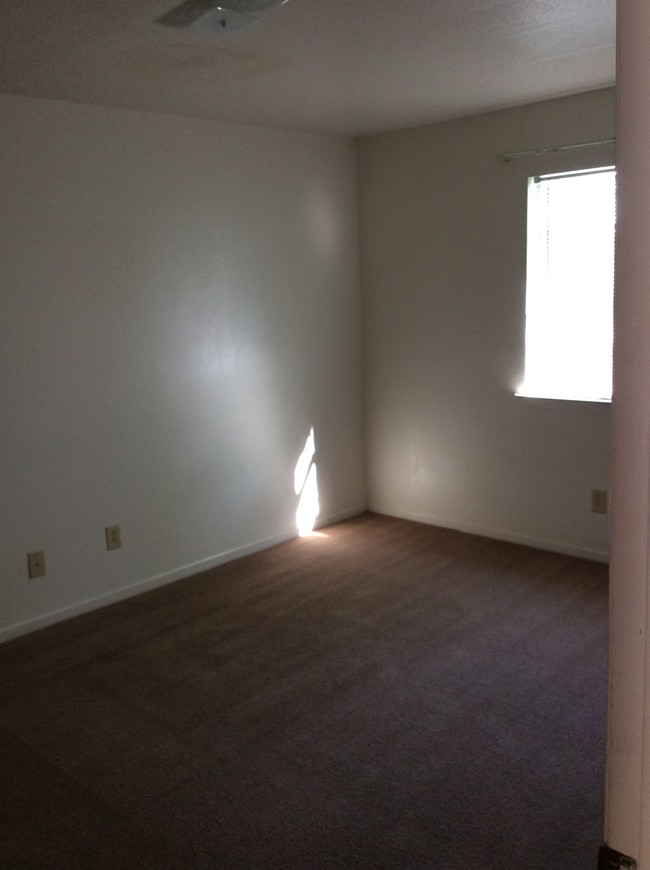 Building Photo - 208 Veterans Ave