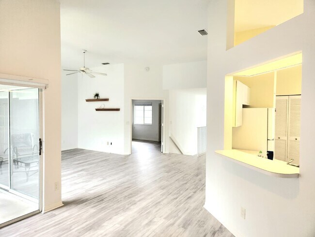 Foto del edificio - 2820 Citrus Lake Dr