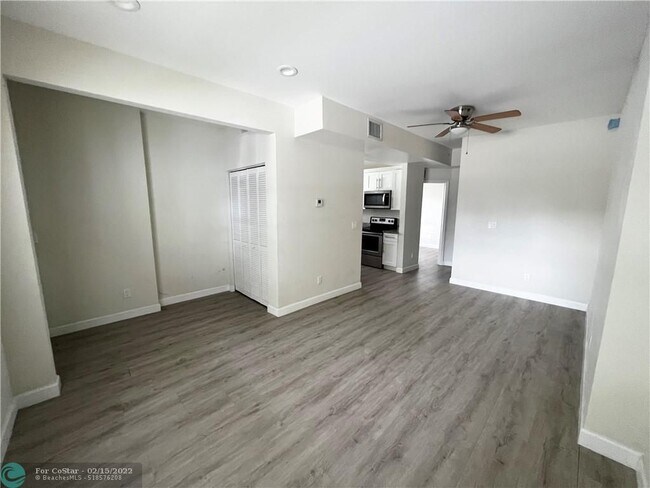 Foto del edificio - 627 Bunker Rd