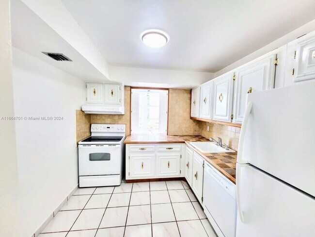 Building Photo - 501 Three Islands Boulevard