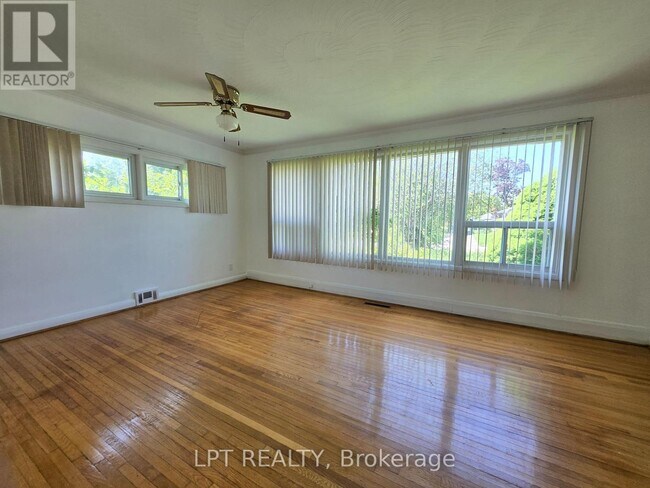 Photo du bâtiment - 71 Deerfield Rd