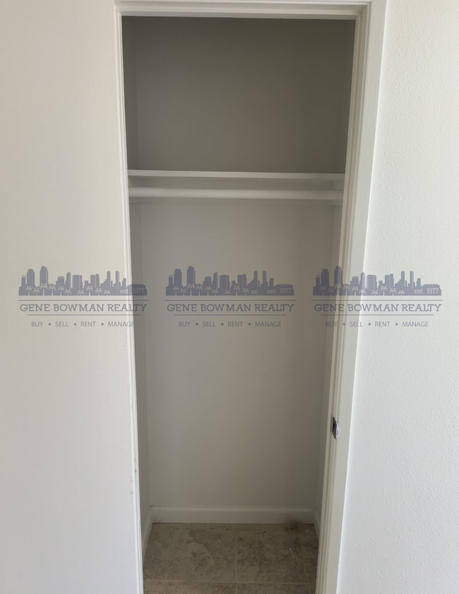 Building Photo - Charming 4-bedroom, 2-bathroom home located in the heart of San Diego