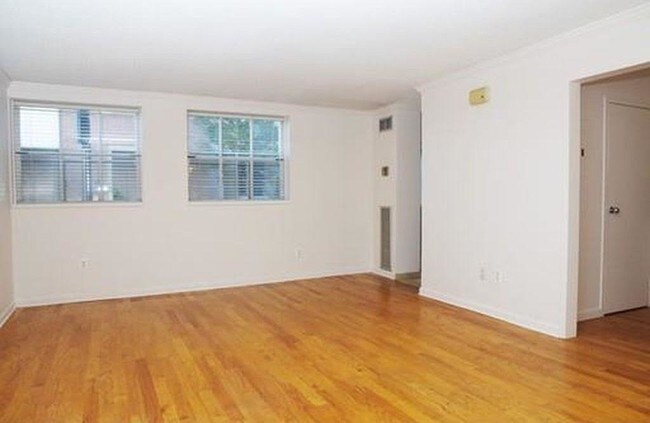Building Photo - 106 13th St