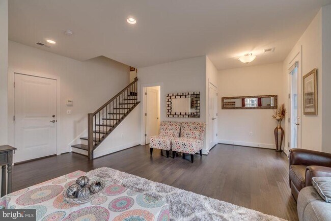 Foto del edificio - 44721 Ellsworth Terrace