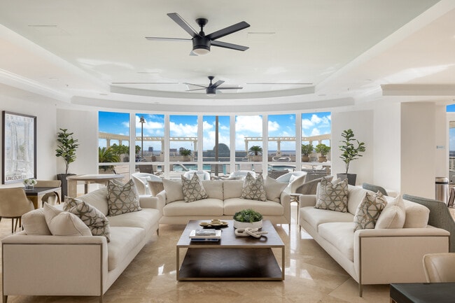 Building Photo - 511 SE 5 Ave