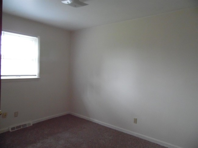 Building Photo - 3301 Pepperhill Rd