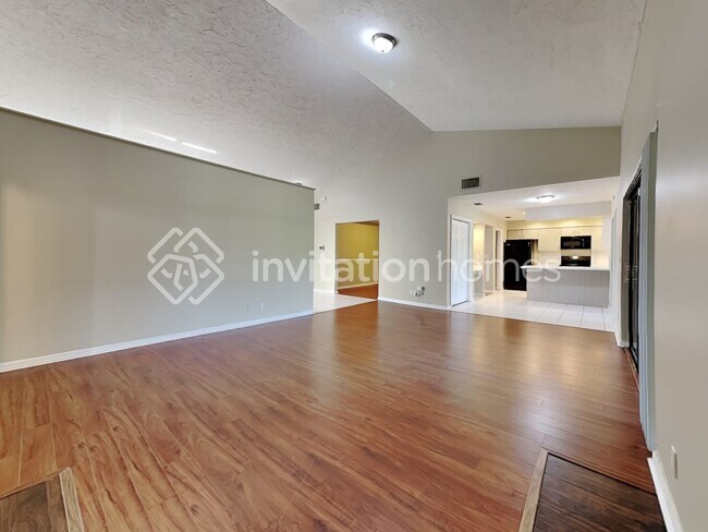 Foto del edificio - 13427 Kingsbury Dr