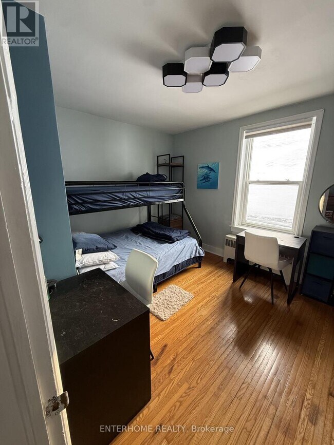 Photo du bâtiment - 51 Queen St E