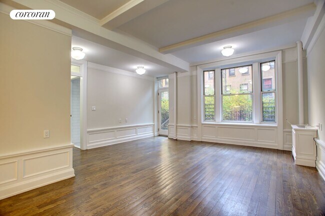 Building Photo - 250 W 104th St
