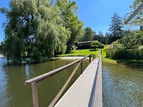 Building Photo - 18 Pinewood Shores