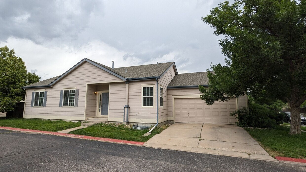Foto principal - 3 Bed 2 Bath Ranch with Unfinished Basemen...