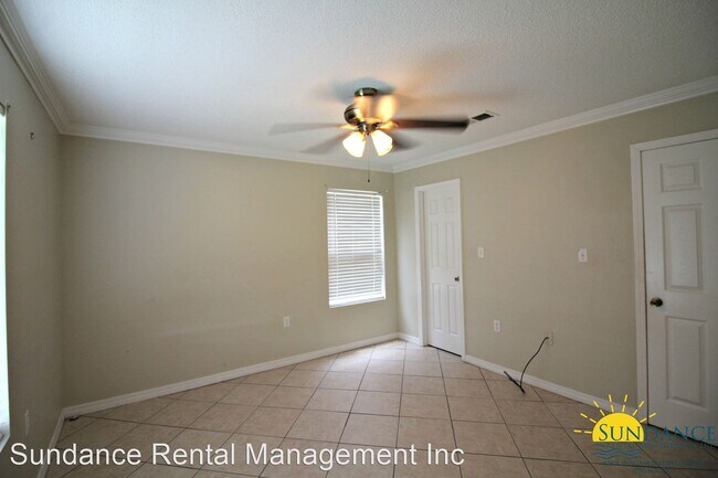 Building Photo - 3 br, 2 bath House - 636 Lloyd Street