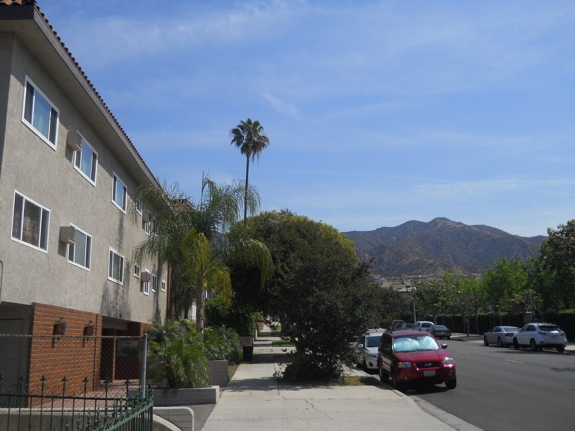 Primary Photo - 545 E Orange Grove Ave
