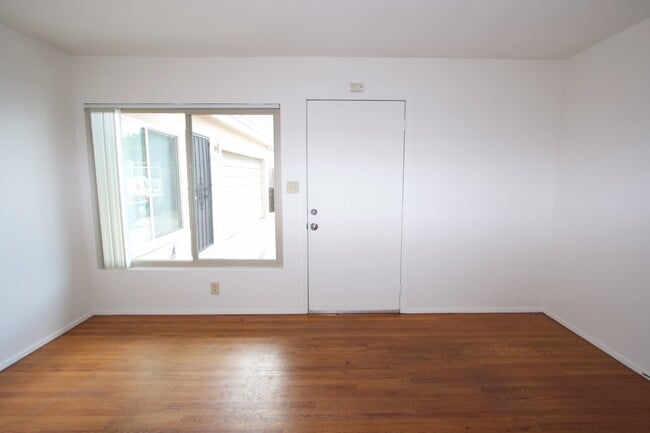 Building Photo - Centrally located 1 Bedroom 1 Bath Apartment Near SDSU & Talmadge!