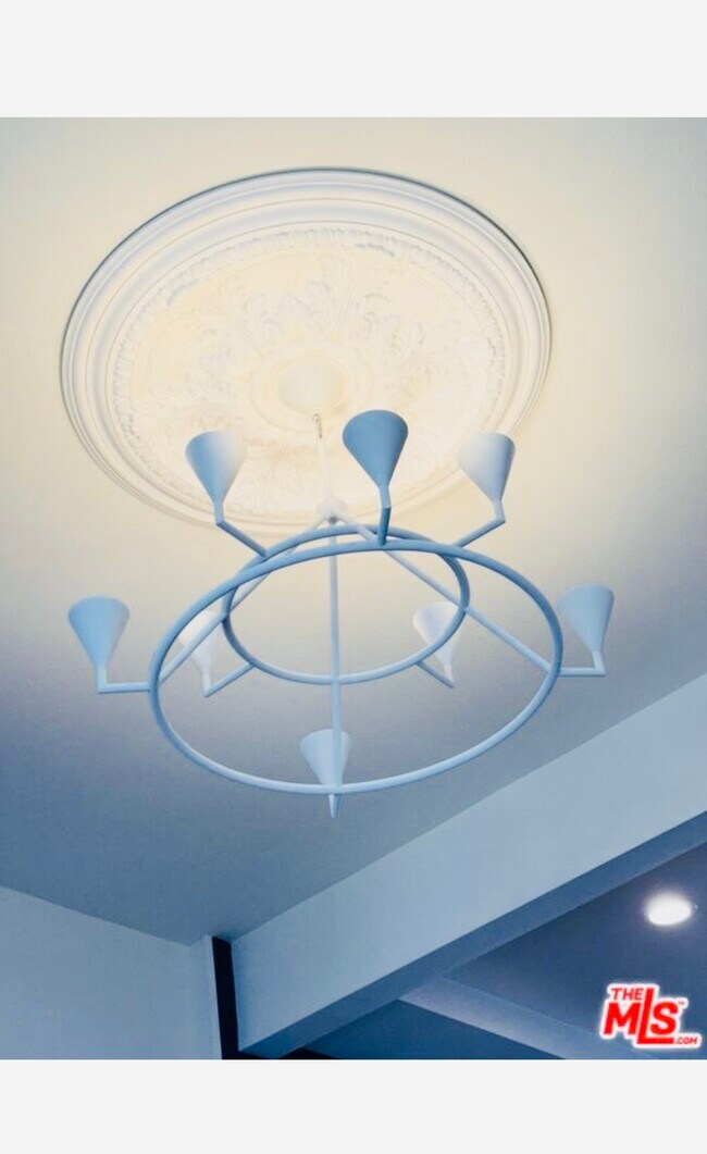 Building Photo - 4299 W Sarah St