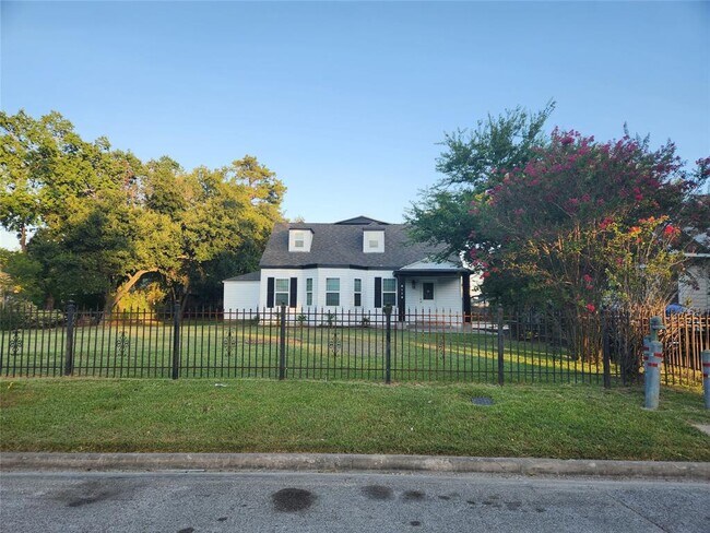 Building Photo - 8118 Ogden St