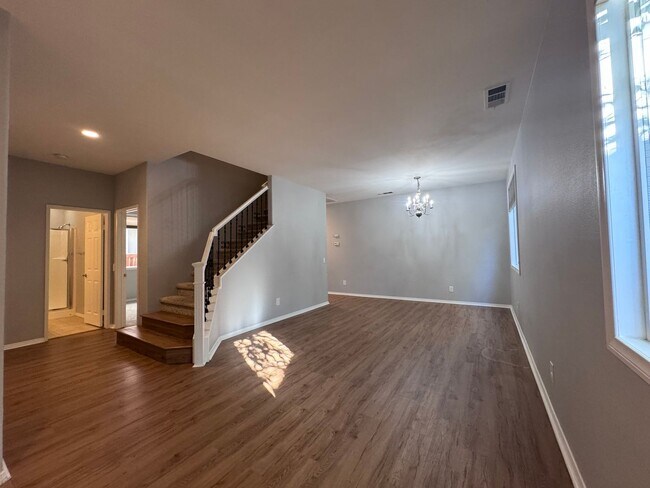 Building Photo - Four Bedroom House with Yard for rent in M...
